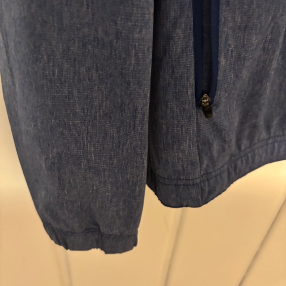Men's Old Navy Active Jacket in Excellent condition Size Medium Blue - Picture 4 of 8